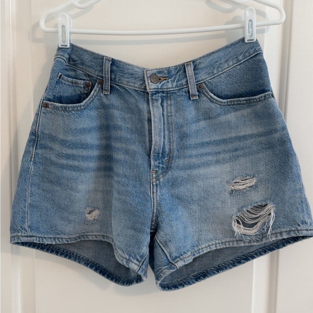 Levi's Light Wash Denim Mom Shorts
